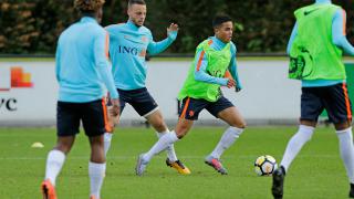 Trick battle bij Jong Oranje: Kluivert, Ramselaar en Drommel